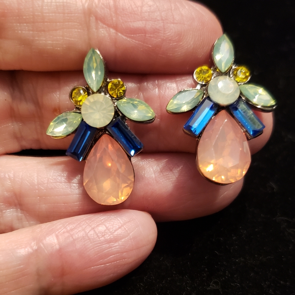 Earrings, Deco Style Rhinestone Cluster. Pierced W/posts. They Gather Light! 1"